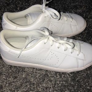 NWOT brand new nike shoes.